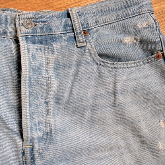 Levi’s Ribcage Shorts - Picture 7 of 9